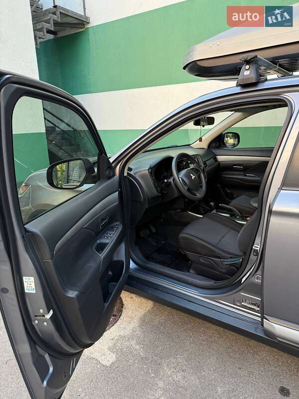 Позашляховик / Кросовер Mitsubishi Outlander 2018 в Києві