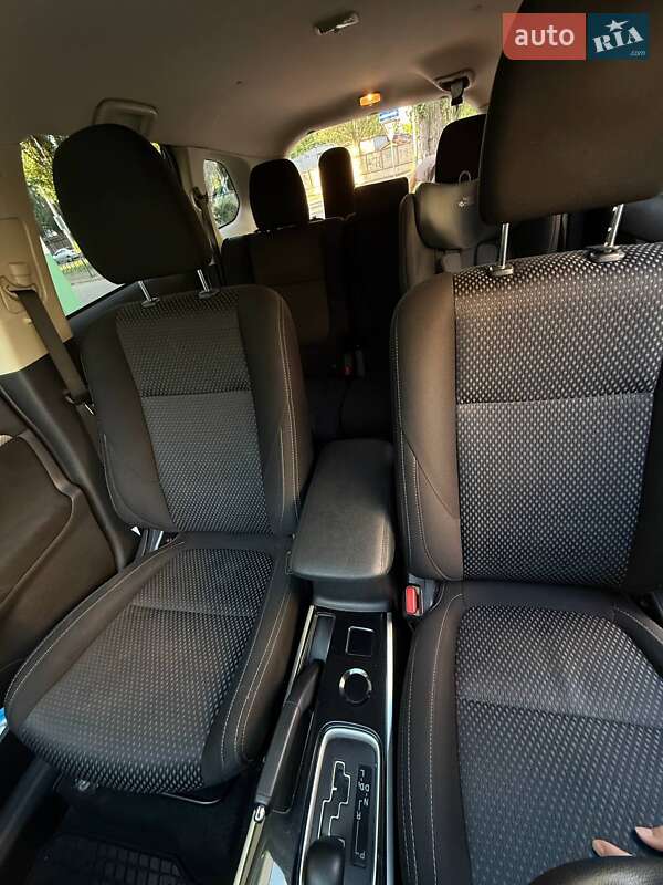 Позашляховик / Кросовер Mitsubishi Outlander 2018 в Києві