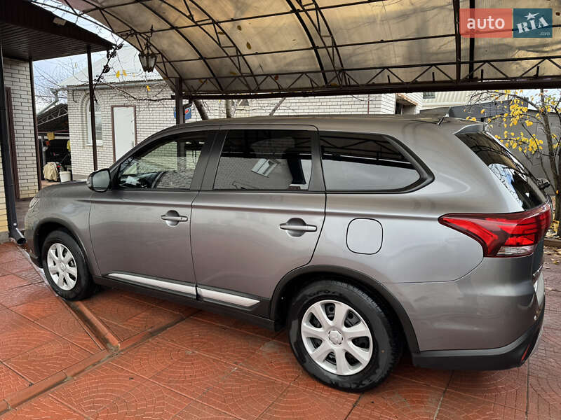 Внедорожник / Кроссовер Mitsubishi Outlander 2019 в Сумах фото 5 Внедорожник / Кроссовер Mitsubishi Outlander 2019 в Сумах