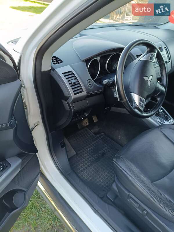 Позашляховик / Кросовер Mitsubishi Outlander 2011 в Шептицькому