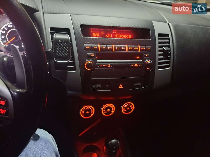 Позашляховик / Кросовер Mitsubishi Outlander 2011 в Шептицькому