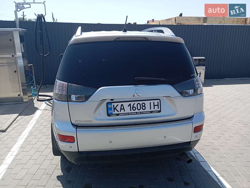 Позашляховик / Кросовер Mitsubishi Outlander 2008 в Києві