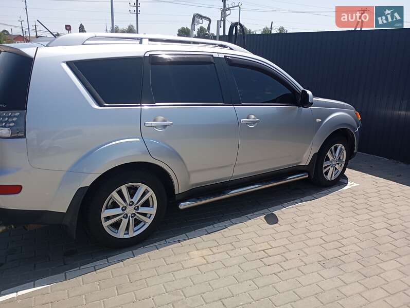 Позашляховик / Кросовер Mitsubishi Outlander 2008 в Києві