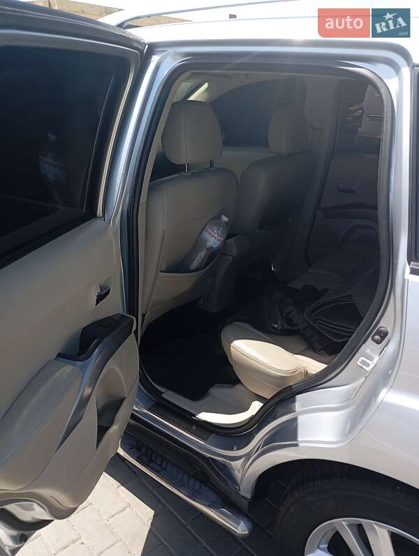 Позашляховик / Кросовер Mitsubishi Outlander 2008 в Києві