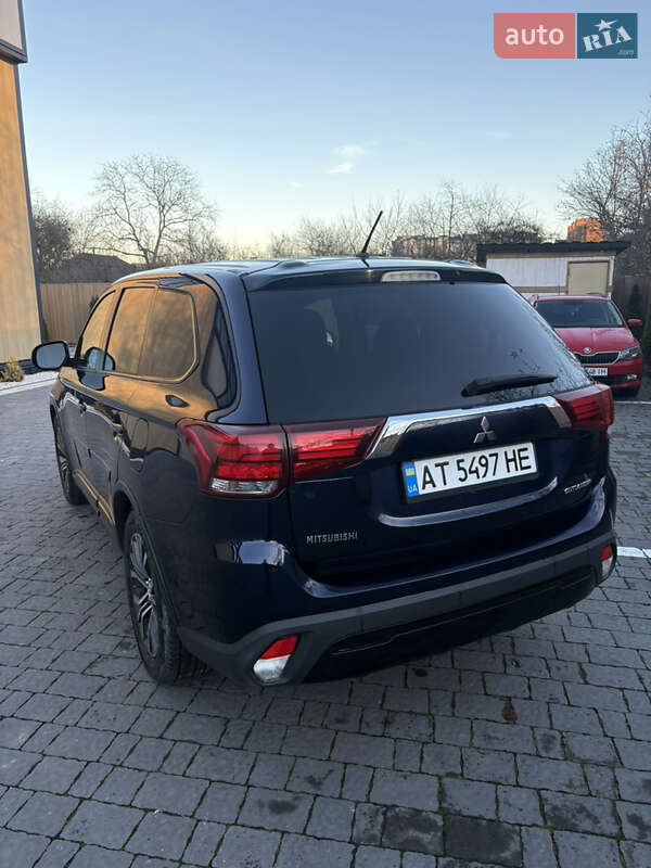 Внедорожник / Кроссовер Mitsubishi Outlander 2015 в Ивано-Франковске