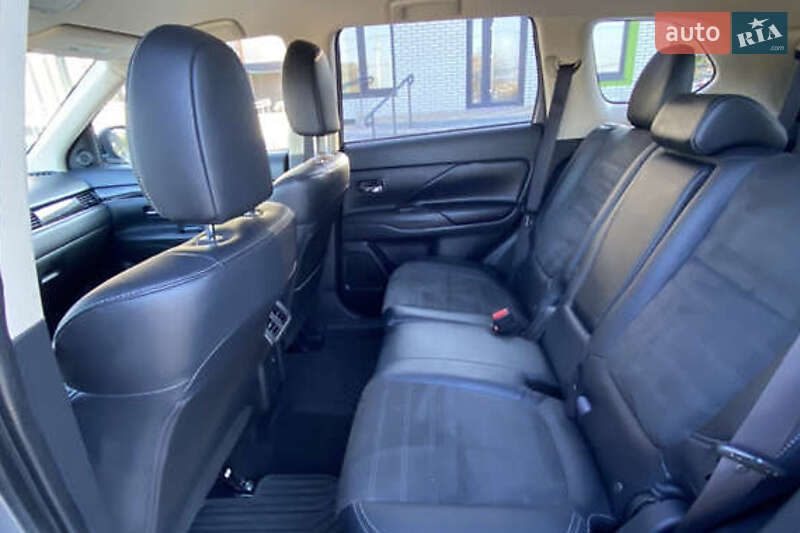 Внедорожник / Кроссовер Mitsubishi Outlander 2019 в Киеве фото 8 Внедорожник / Кроссовер Mitsubishi Outlander 2019 в Киеве