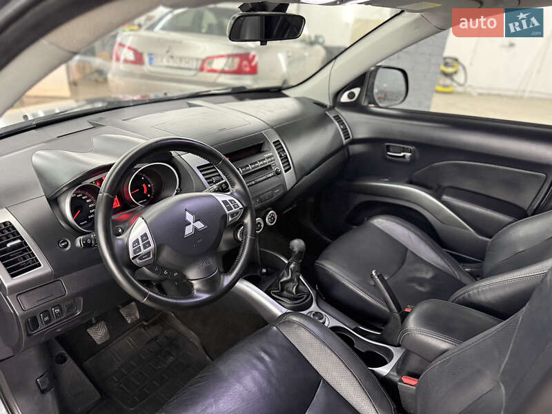 Позашляховик / Кросовер Mitsubishi Outlander 2008 в Кременці