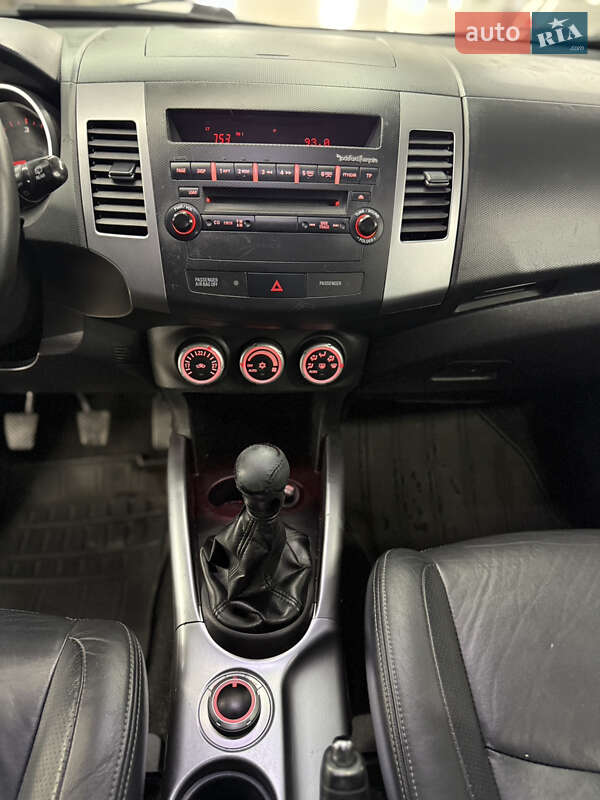 Позашляховик / Кросовер Mitsubishi Outlander 2008 в Кременці