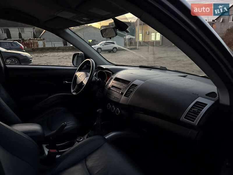 Позашляховик / Кросовер Mitsubishi Outlander 2008 в Кременці