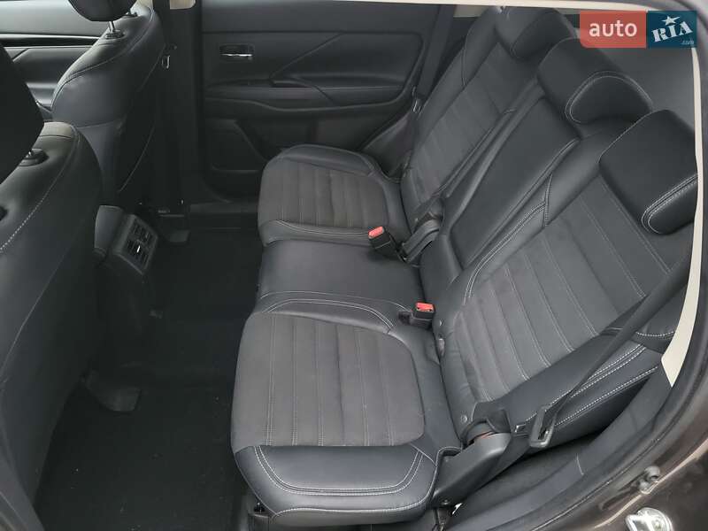 Позашляховик / Кросовер Mitsubishi Outlander 2021 в Києві