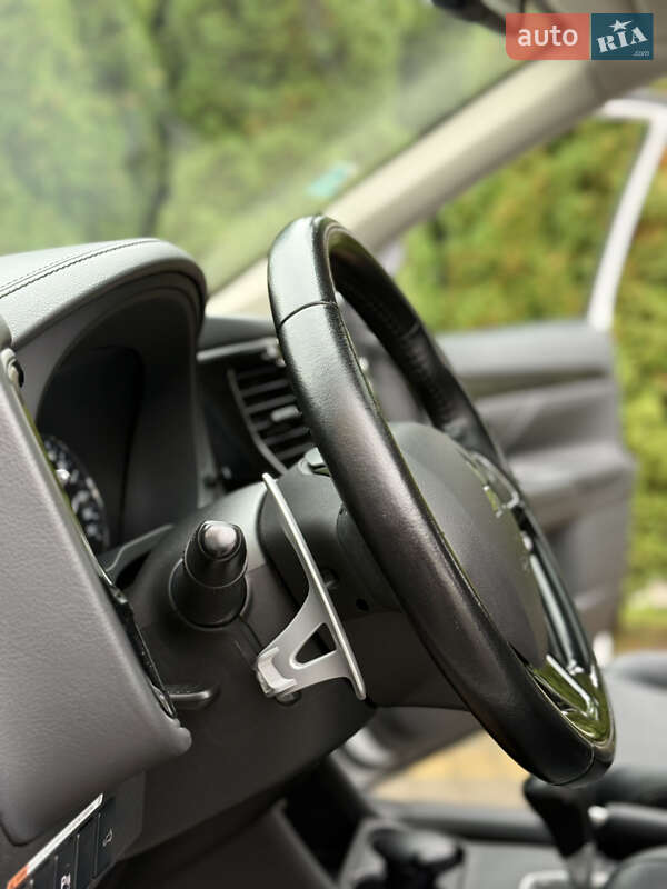 Внедорожник / Кроссовер Mitsubishi Outlander 2016 в Самборе фото 60 Внедорожник / Кроссовер Mitsubishi Outlander 2016 в Самборе