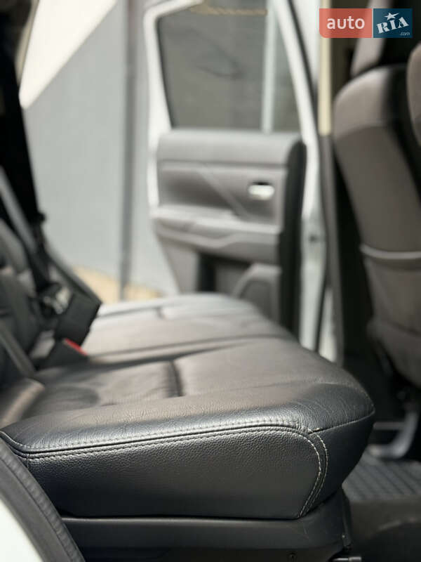 Внедорожник / Кроссовер Mitsubishi Outlander 2016 в Самборе фото 73 Внедорожник / Кроссовер Mitsubishi Outlander 2016 в Самборе