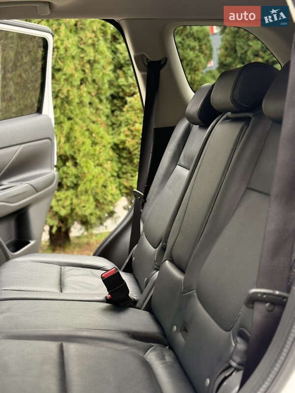 Внедорожник / Кроссовер Mitsubishi Outlander 2016 в Самборе фото 75 Внедорожник / Кроссовер Mitsubishi Outlander 2016 в Самборе