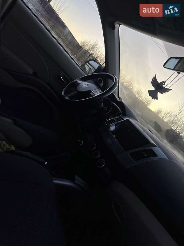 Позашляховик / Кросовер Mitsubishi Outlander 2008 в Чернівцях фото 17 Позашляховик / Кросовер Mitsubishi Outlander 2008 в Чернівцях