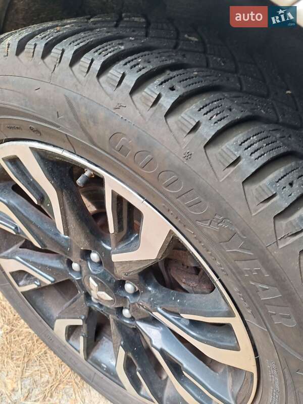 Внедорожник / Кроссовер Mitsubishi Outlander 2017 в Киеве фото 15 Внедорожник / Кроссовер Mitsubishi Outlander 2017 в Киеве