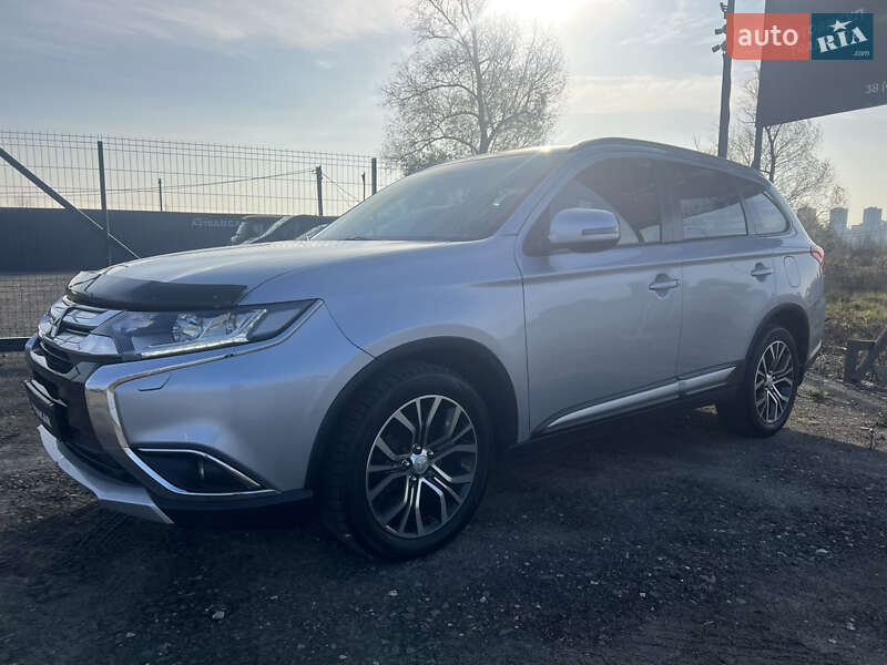 Внедорожник / Кроссовер Mitsubishi Outlander 2017 в Киеве