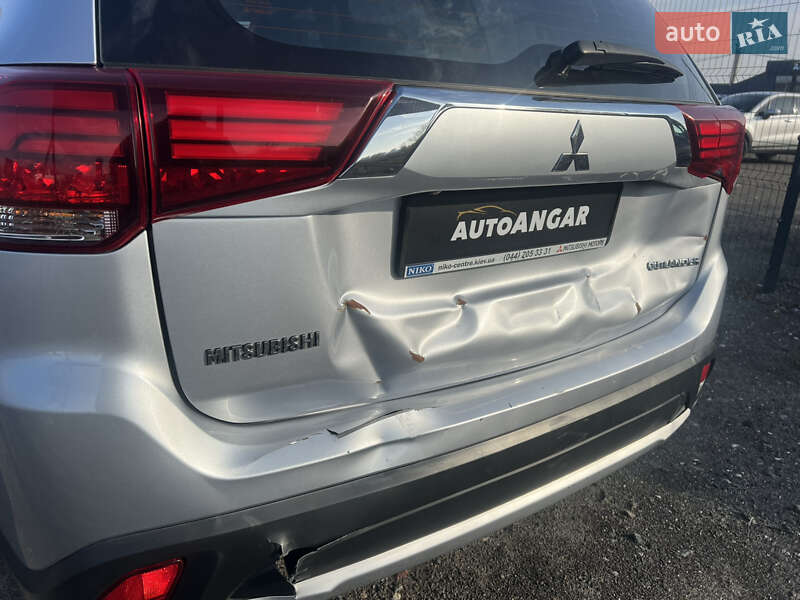Внедорожник / Кроссовер Mitsubishi Outlander 2017 в Киеве