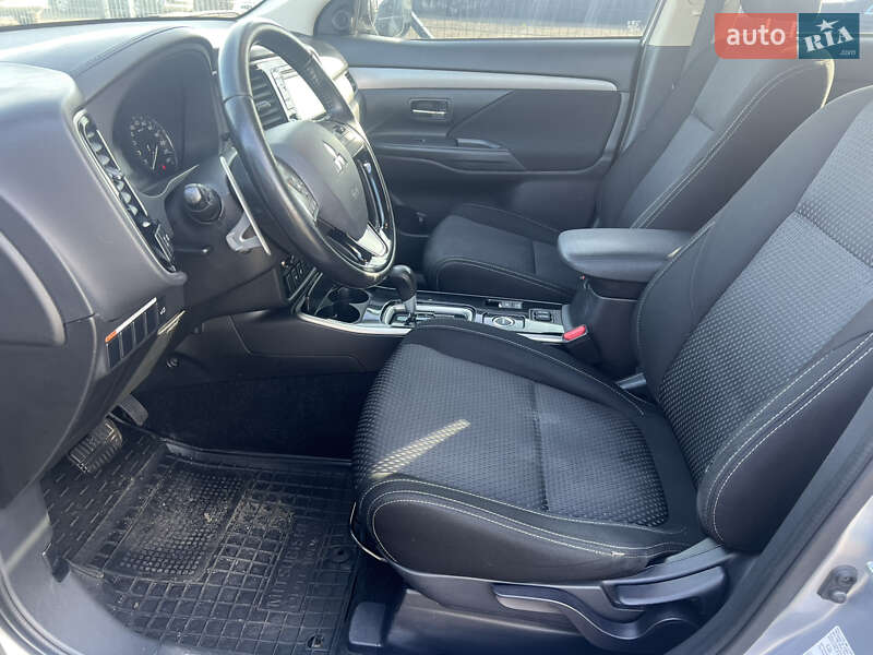 Внедорожник / Кроссовер Mitsubishi Outlander 2017 в Киеве