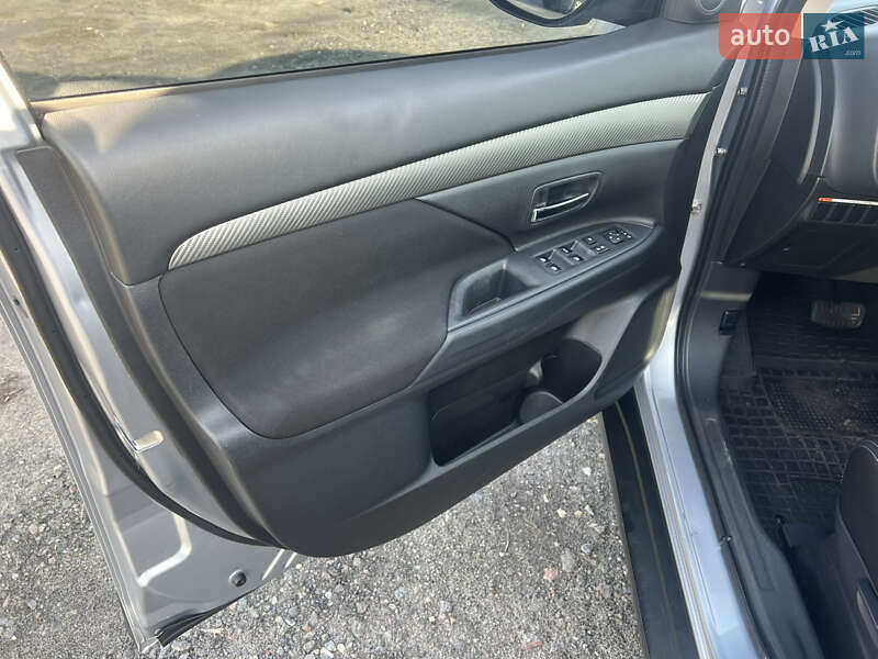 Внедорожник / Кроссовер Mitsubishi Outlander 2017 в Киеве