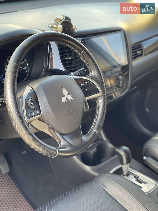 Внедорожник / Кроссовер Mitsubishi Outlander 2014 в Киеве