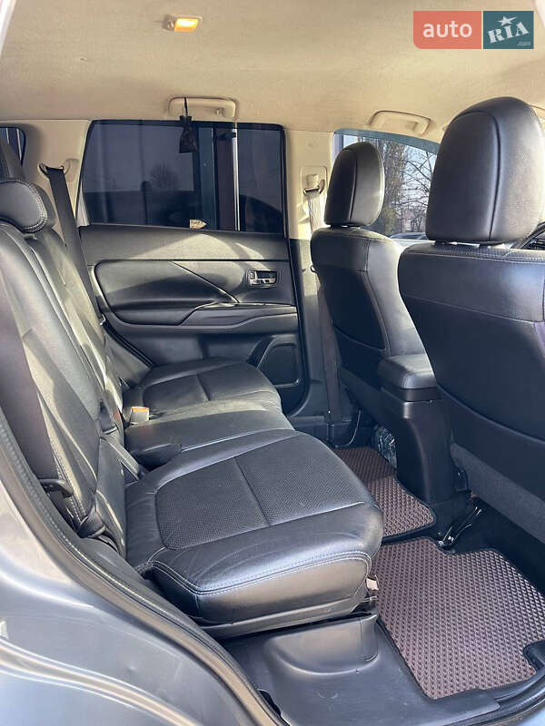 Внедорожник / Кроссовер Mitsubishi Outlander 2014 в Киеве