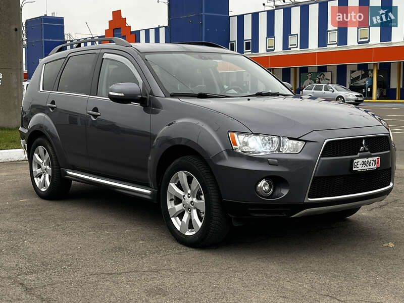 Внедорожник / Кроссовер Mitsubishi Outlander 2012 в Луцке фото 2 Внедорожник / Кроссовер Mitsubishi Outlander 2012 в Луцке