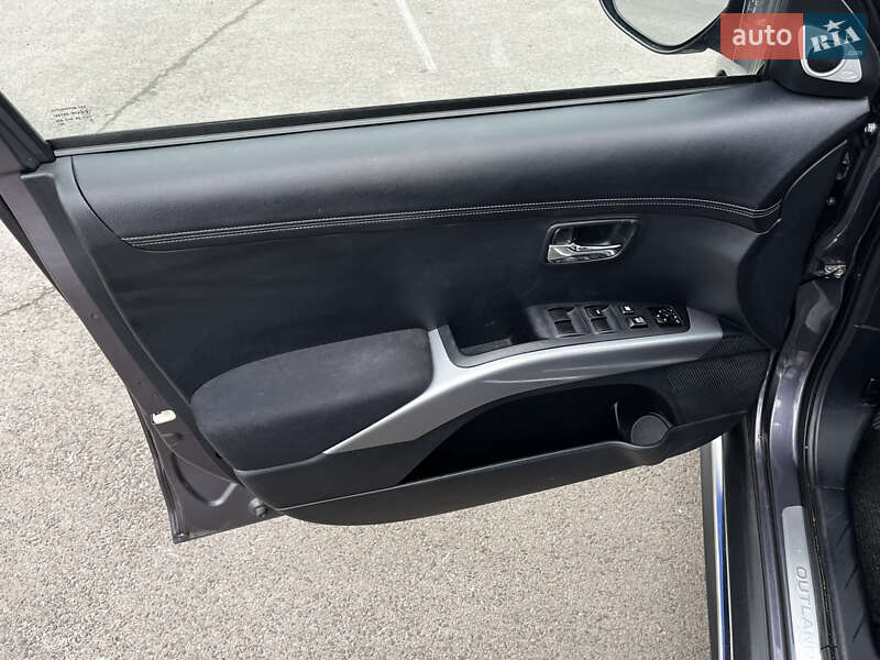 Внедорожник / Кроссовер Mitsubishi Outlander 2012 в Луцке фото 20 Внедорожник / Кроссовер Mitsubishi Outlander 2012 в Луцке