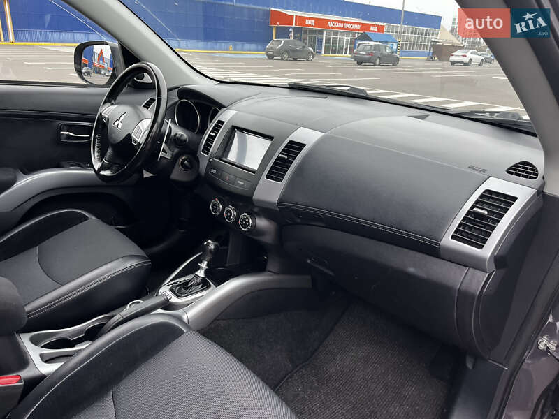 Внедорожник / Кроссовер Mitsubishi Outlander 2012 в Луцке фото 35 Внедорожник / Кроссовер Mitsubishi Outlander 2012 в Луцке