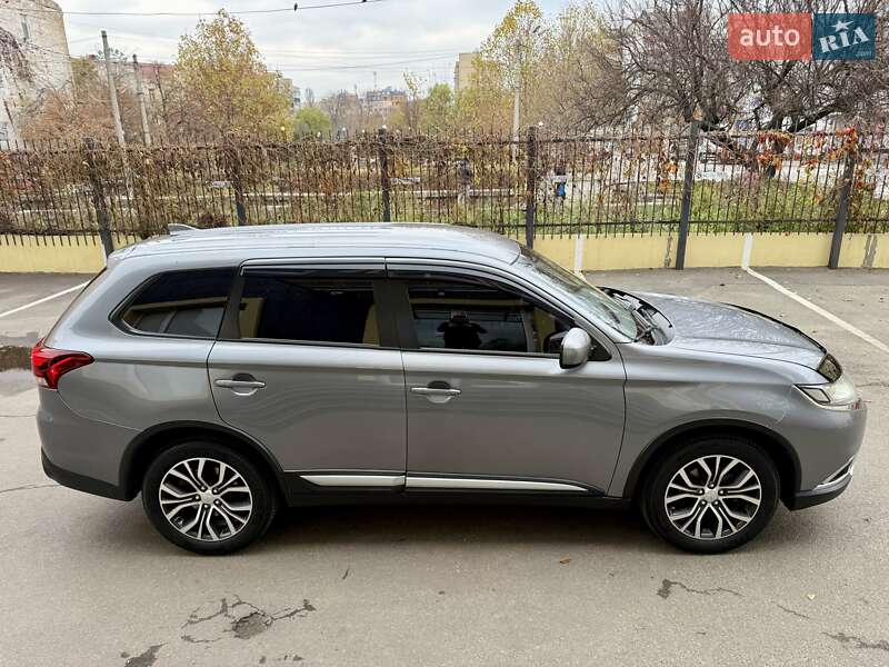 Внедорожник / Кроссовер Mitsubishi Outlander 2020 в Киеве фото 9 Внедорожник / Кроссовер Mitsubishi Outlander 2020 в Киеве
