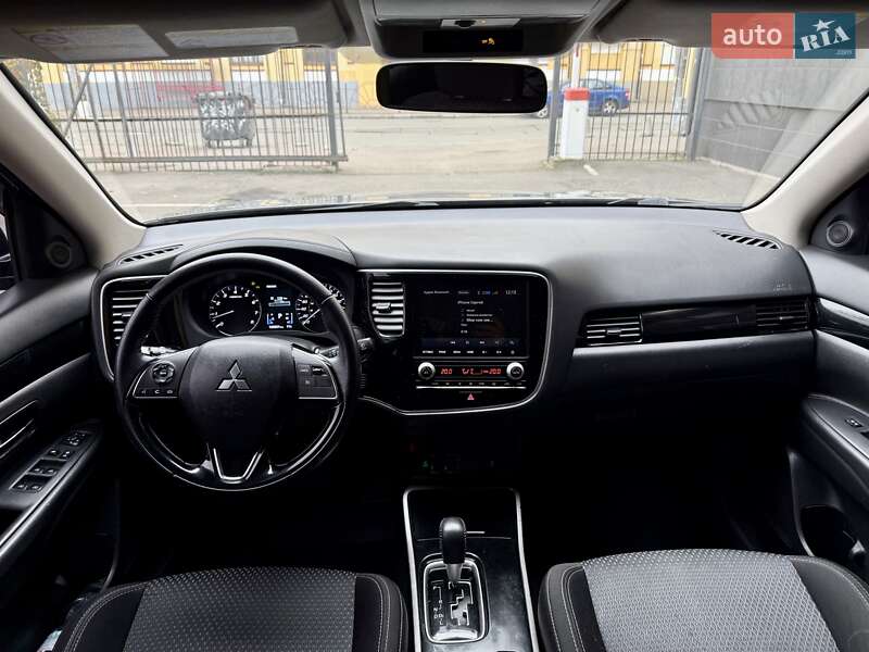 Внедорожник / Кроссовер Mitsubishi Outlander 2020 в Киеве фото 13 Внедорожник / Кроссовер Mitsubishi Outlander 2020 в Киеве