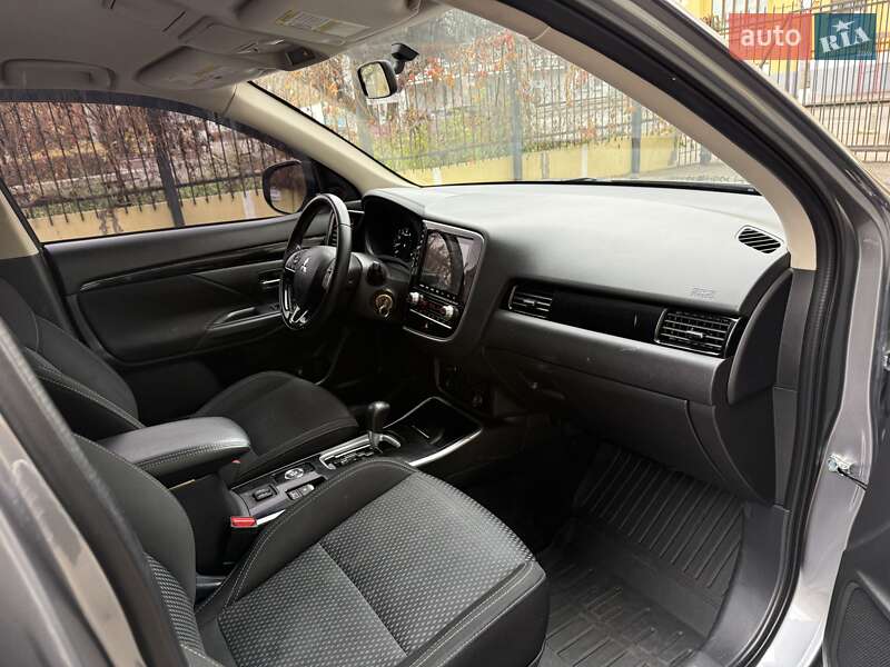 Внедорожник / Кроссовер Mitsubishi Outlander 2020 в Киеве фото 17 Внедорожник / Кроссовер Mitsubishi Outlander 2020 в Киеве