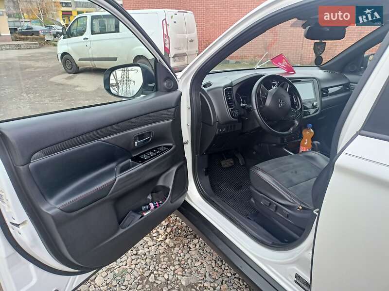 Внедорожник / Кроссовер Mitsubishi Outlander 2020 в Вышгороде