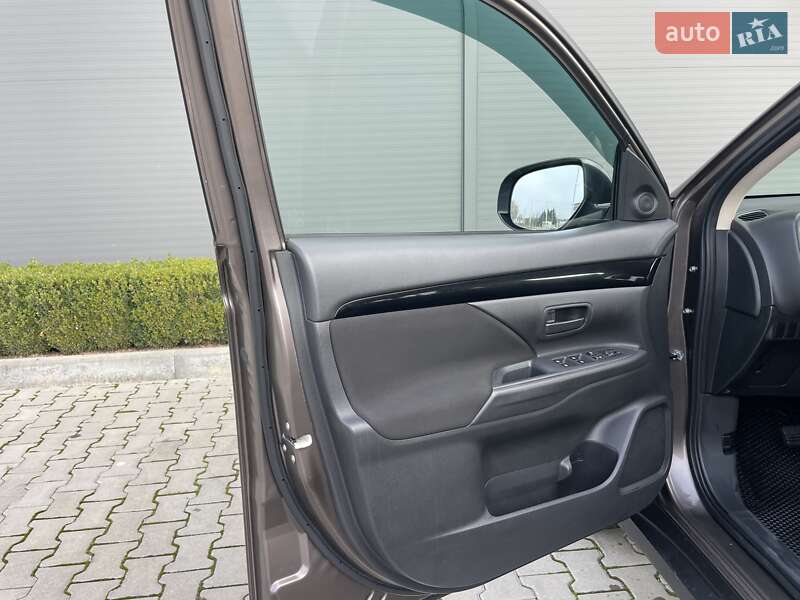 Внедорожник / Кроссовер Mitsubishi Outlander 2021 в Черновцах фото 11 Внедорожник / Кроссовер Mitsubishi Outlander 2021 в Черновцах