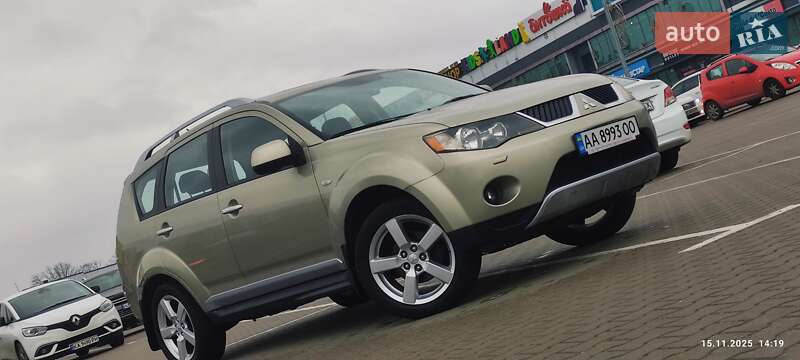 Внедорожник / Кроссовер Mitsubishi Outlander 2009 в Киеве