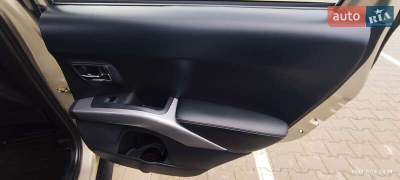 Внедорожник / Кроссовер Mitsubishi Outlander 2009 в Киеве