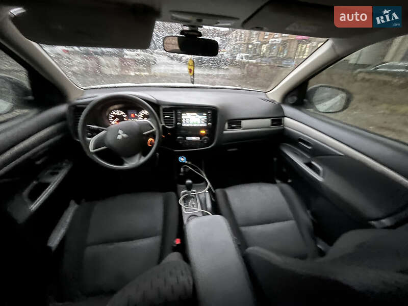 Внедорожник / Кроссовер Mitsubishi Outlander 2014 в Киеве