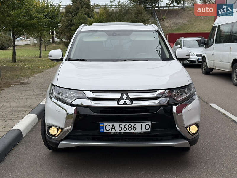Позашляховик / Кросовер Mitsubishi Outlander 2015 в Києві