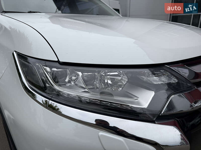 Позашляховик / Кросовер Mitsubishi Outlander 2015 в Києві