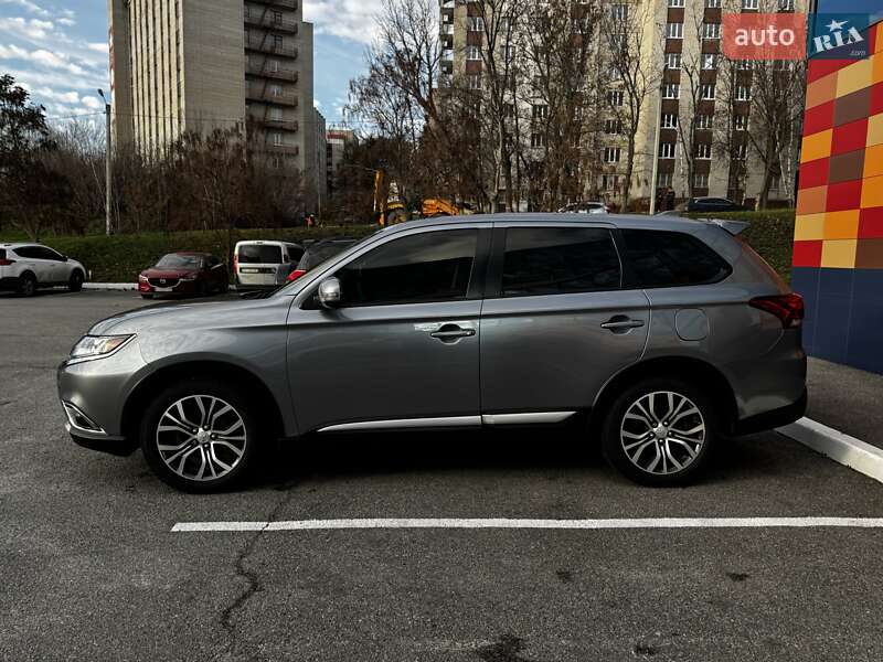 Внедорожник / Кроссовер Mitsubishi Outlander 2017 в Харькове