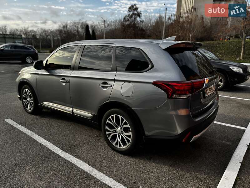 Внедорожник / Кроссовер Mitsubishi Outlander 2017 в Харькове