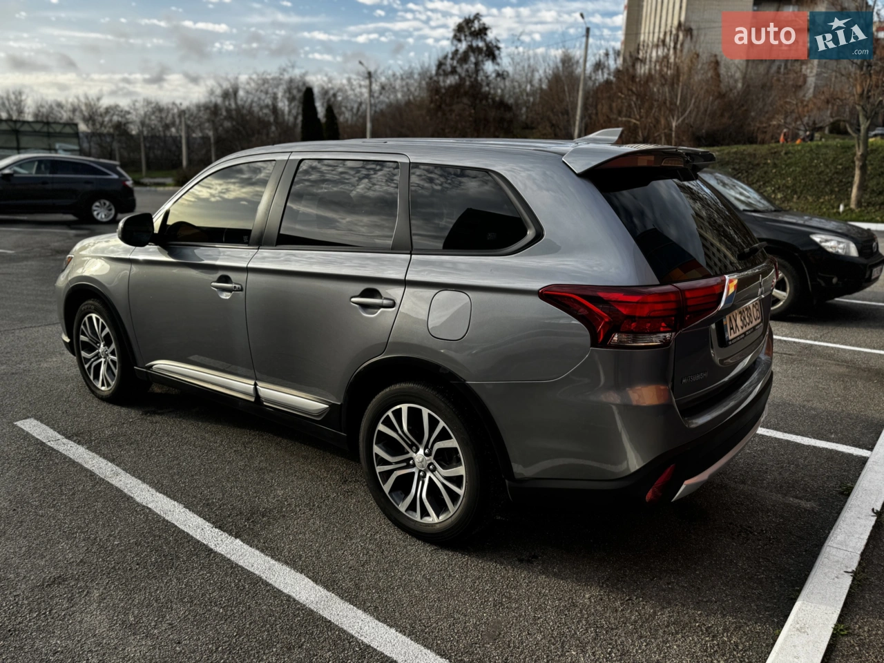 2017 Mitsubishi Outlander - мініатюра 14