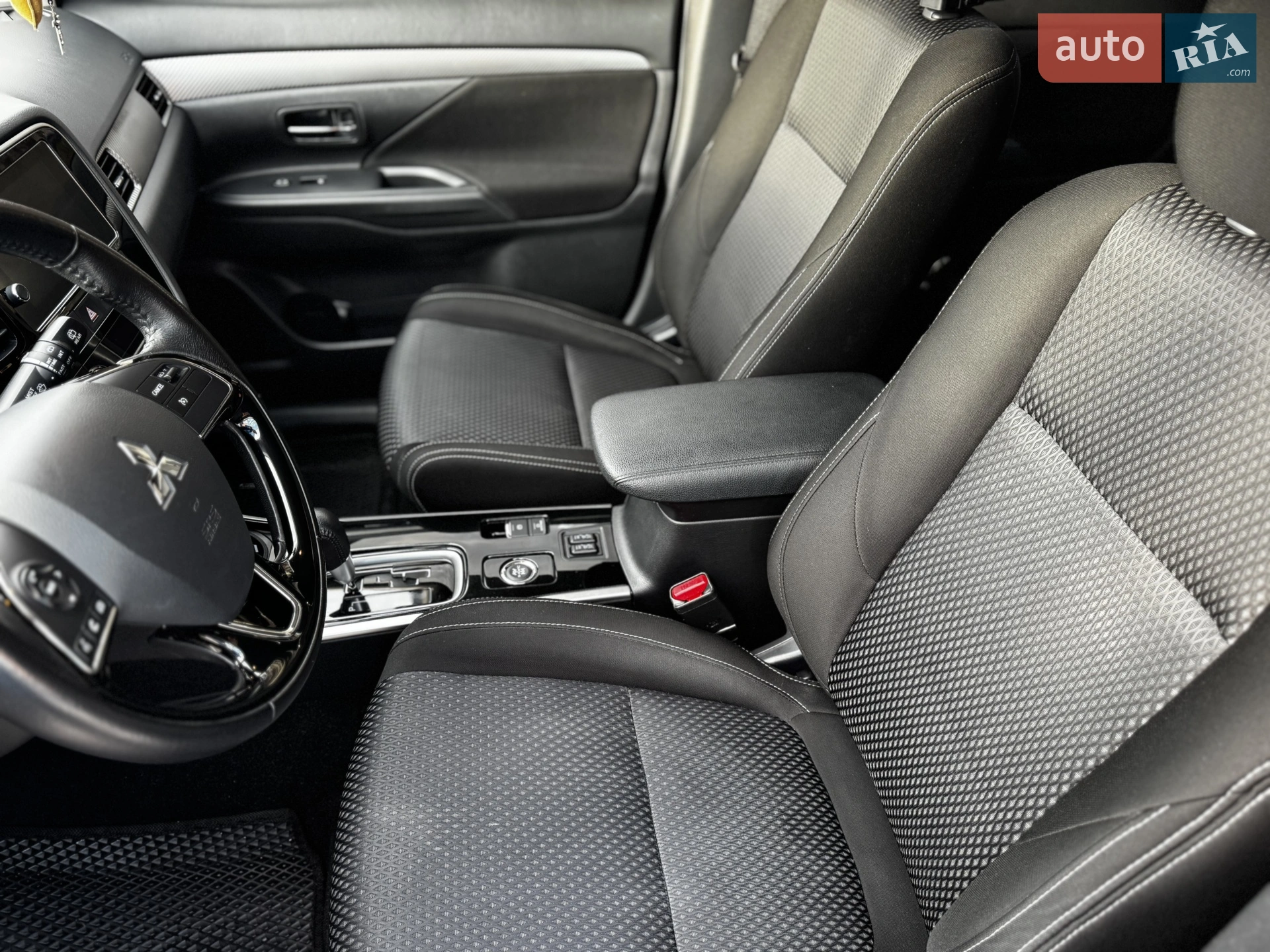2017 Mitsubishi Outlander - мініатюра 14