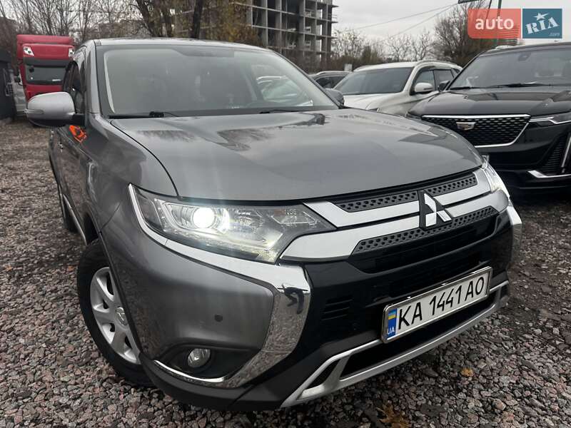 Внедорожник / Кроссовер Mitsubishi Outlander 2021 в Киеве фото 3 Внедорожник / Кроссовер Mitsubishi Outlander 2021 в Киеве