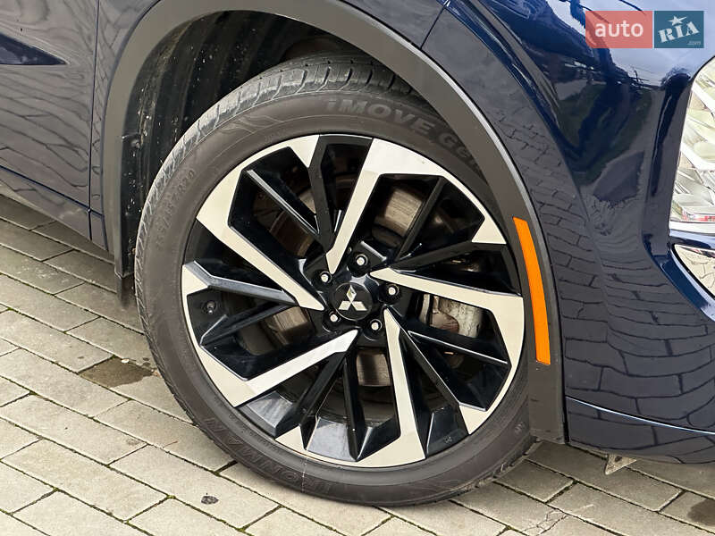 Позашляховик / Кросовер Mitsubishi Outlander 2023 в Львові