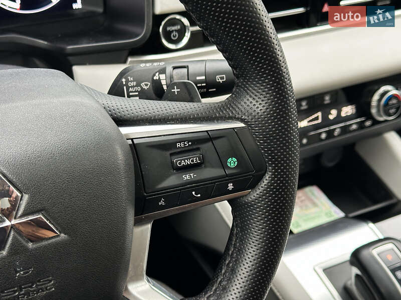 Позашляховик / Кросовер Mitsubishi Outlander 2023 в Львові