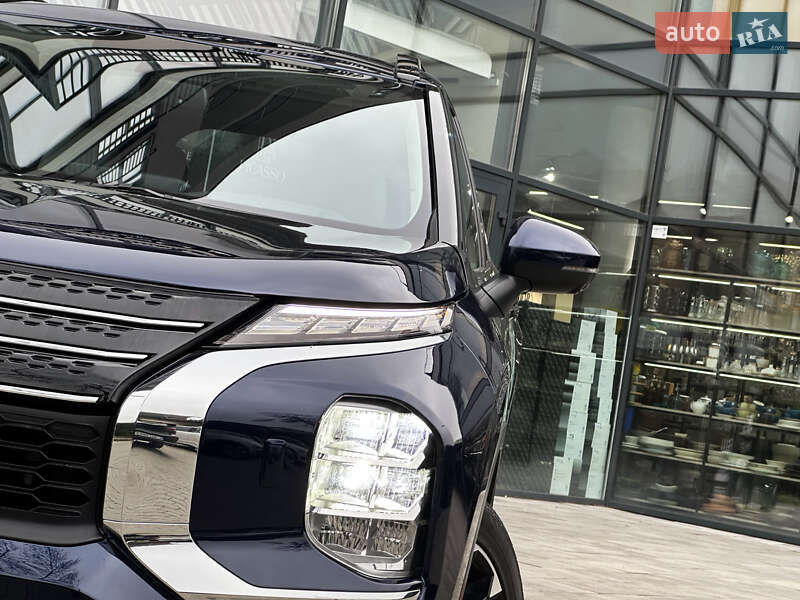 Позашляховик / Кросовер Mitsubishi Outlander 2023 в Львові