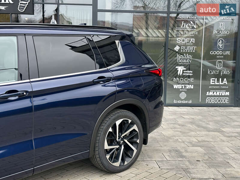 Позашляховик / Кросовер Mitsubishi Outlander 2023 в Львові