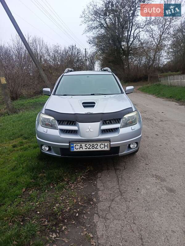 Позашляховик / Кросовер Mitsubishi Outlander 2005 в Катеринопілі
