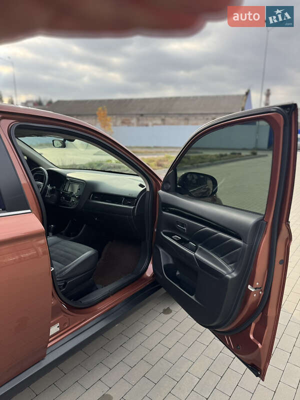 Внедорожник / Кроссовер Mitsubishi Outlander 2015 в Виннице фото 13 Внедорожник / Кроссовер Mitsubishi Outlander 2015 в Виннице