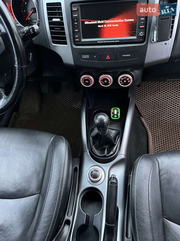 Внедорожник / Кроссовер Mitsubishi Outlander 2008 в Долине